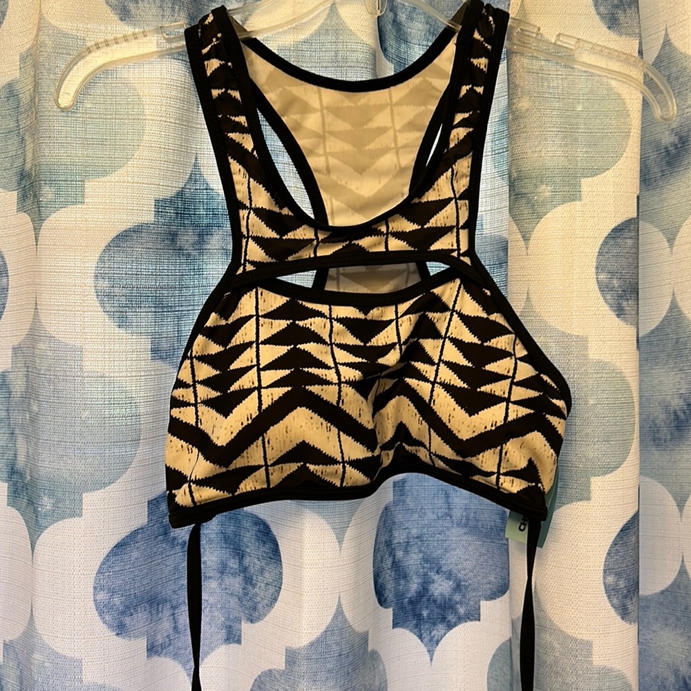 Cupsay black and white geometric bikini with cheeky bottoms